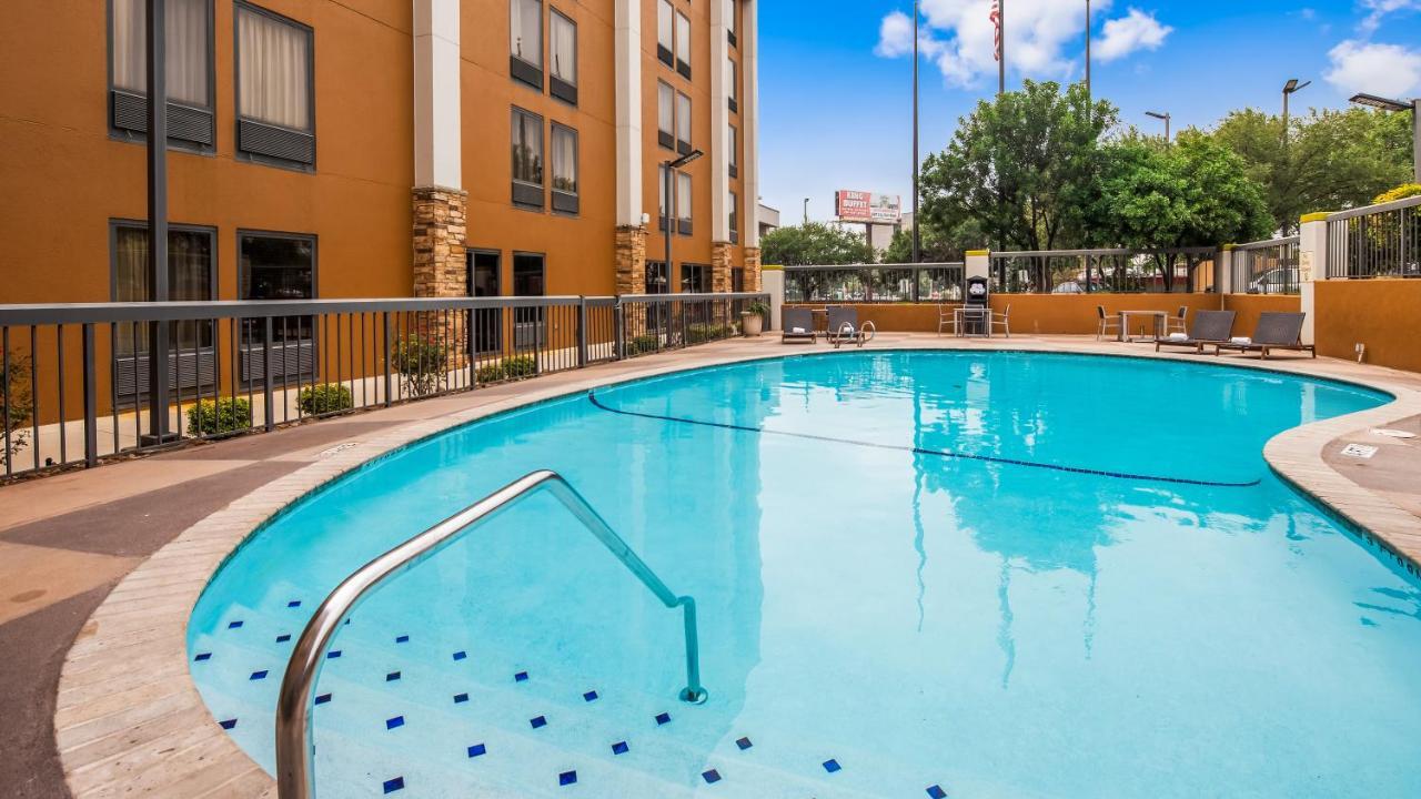Clarion Pointe Near Medical Center Hotel San Antonio Exterior photo
