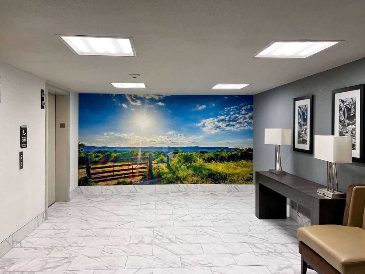 Clarion Pointe Near Medical Center Hotel San Antonio Exterior photo