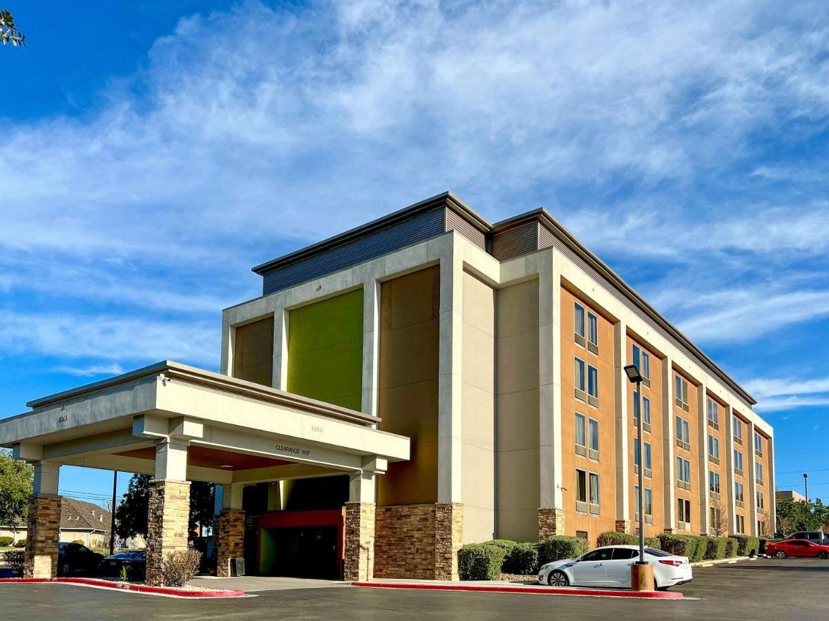 Clarion Pointe Near Medical Center Hotel San Antonio Exterior photo