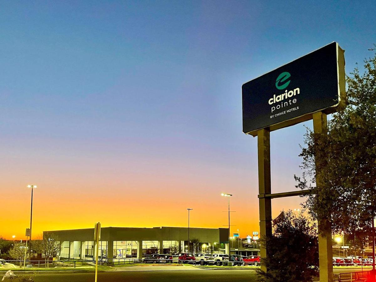 Clarion Pointe Near Medical Center Hotel San Antonio Exterior photo