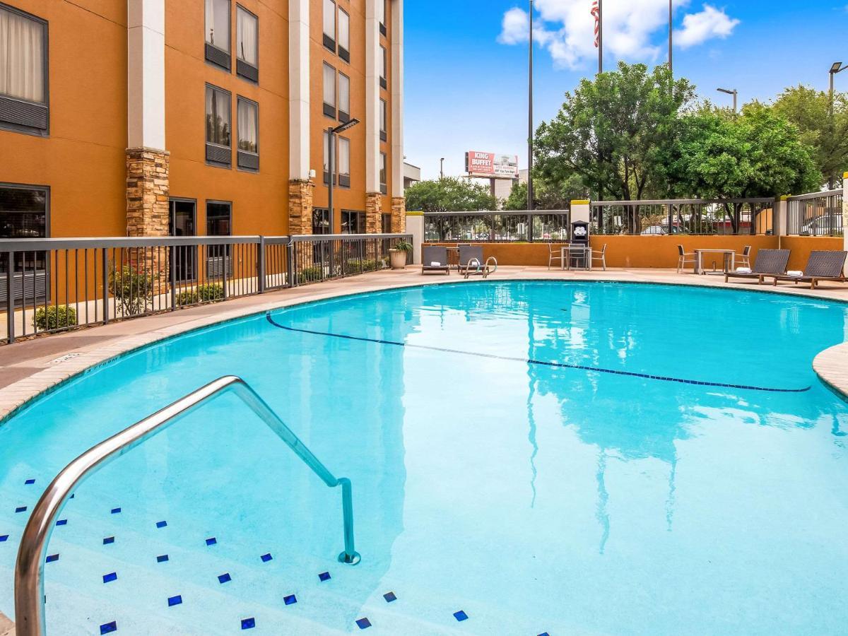 Clarion Pointe Near Medical Center Hotel San Antonio Exterior photo