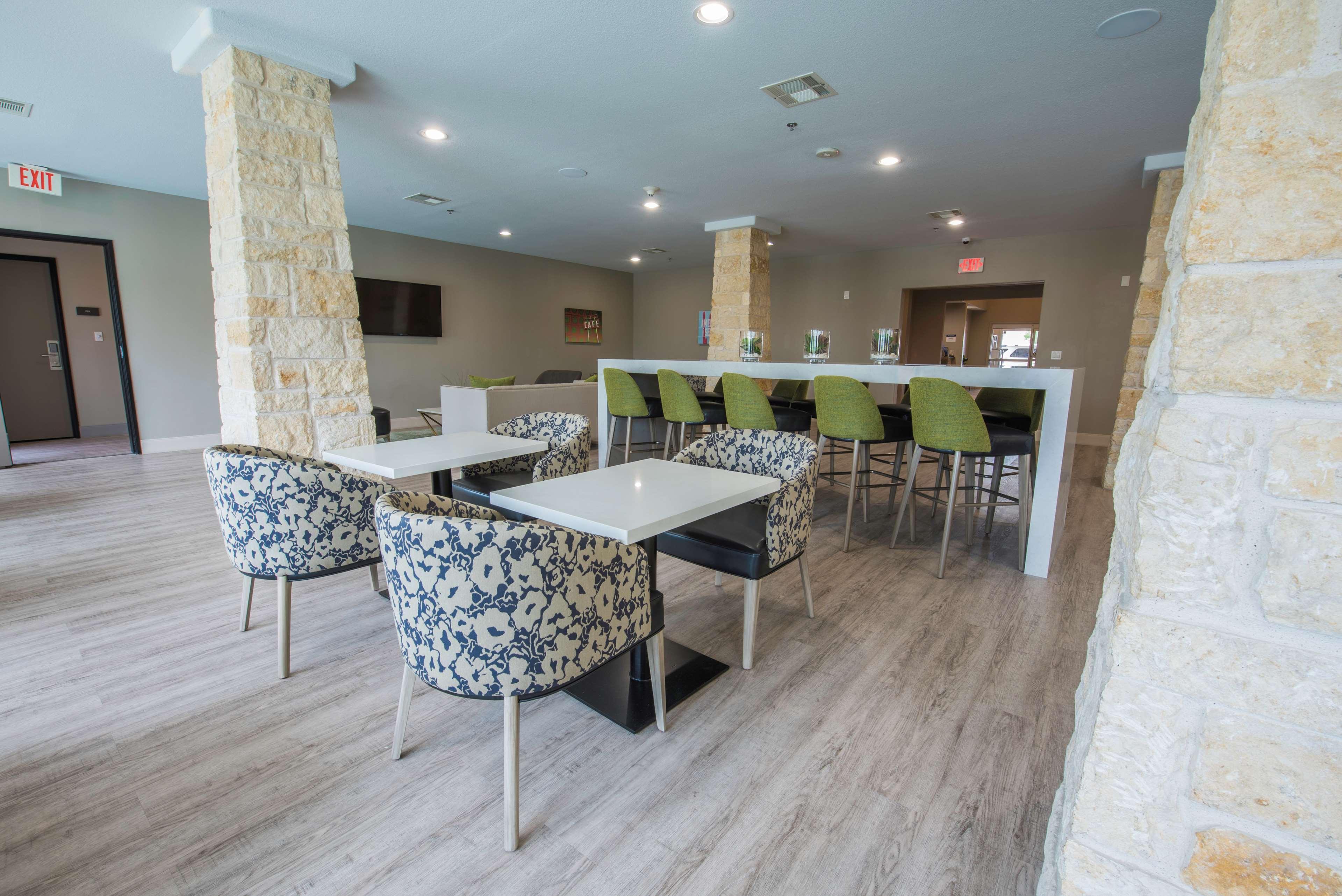 Clarion Pointe Near Medical Center Hotel San Antonio Exterior photo