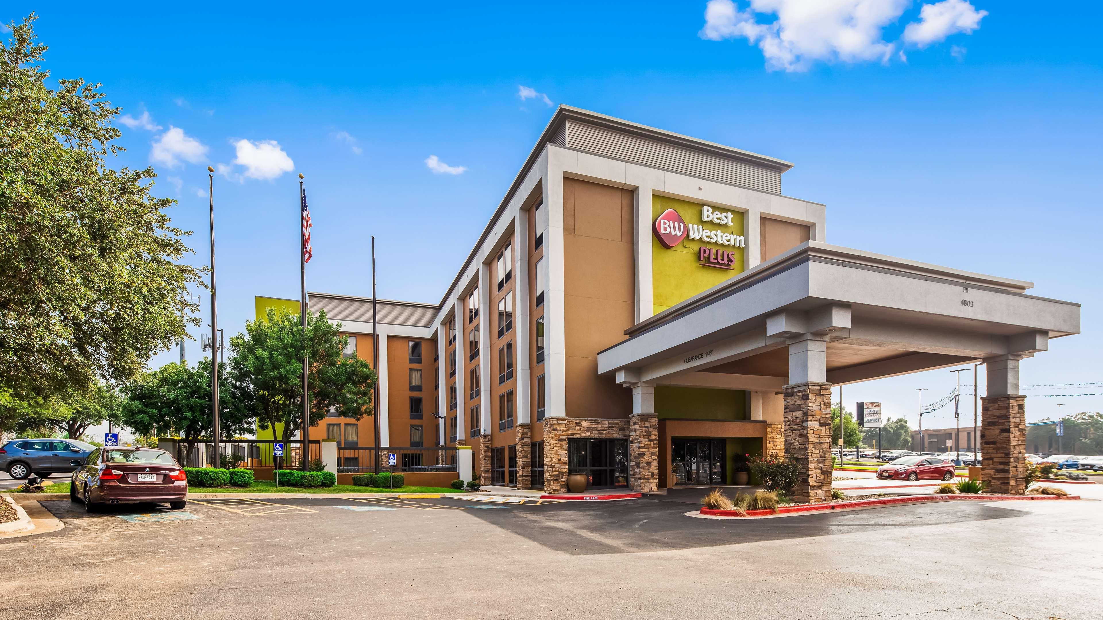 Clarion Pointe Near Medical Center Hotel San Antonio Exterior photo