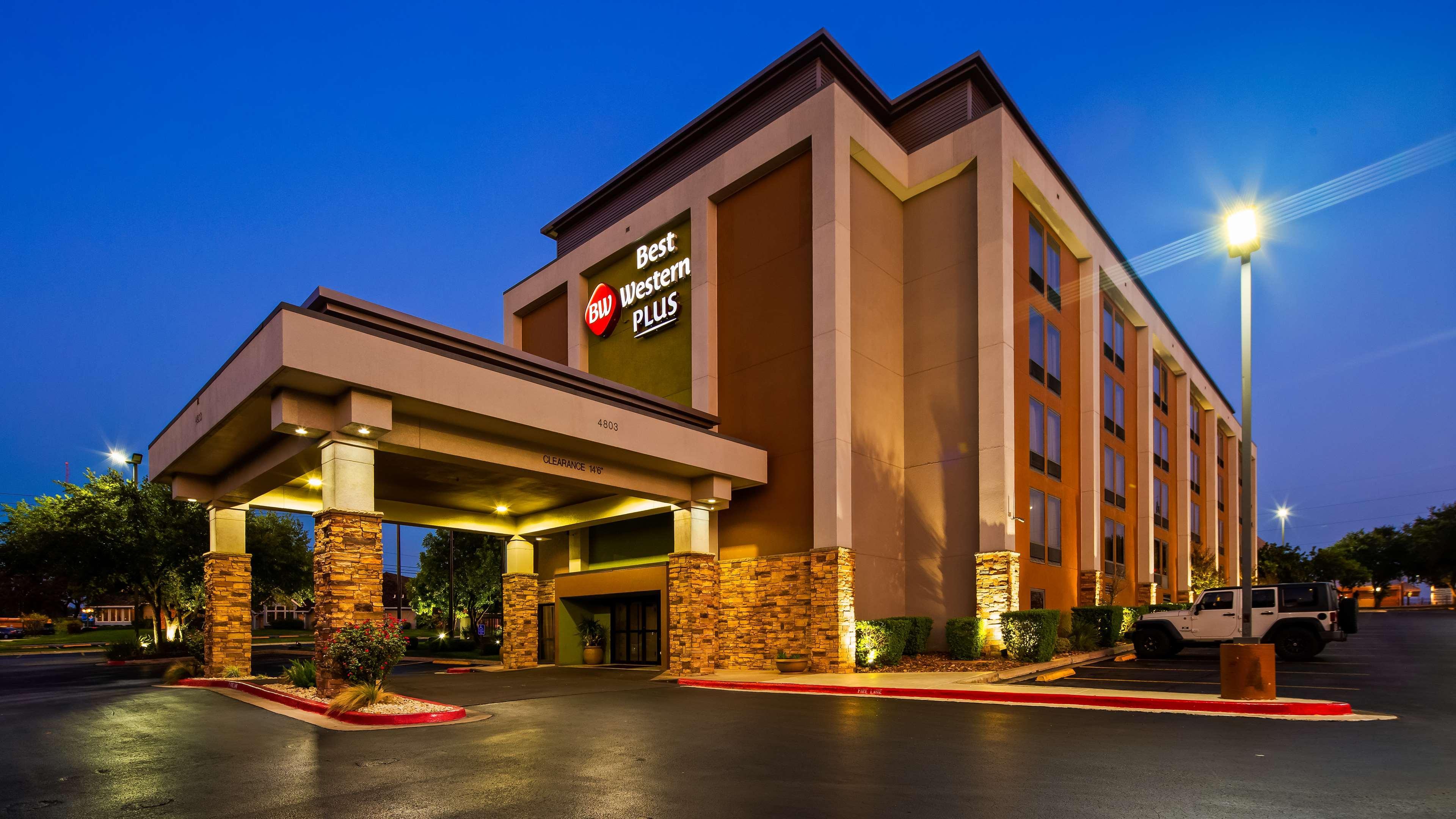 Clarion Pointe Near Medical Center Hotel San Antonio Exterior photo